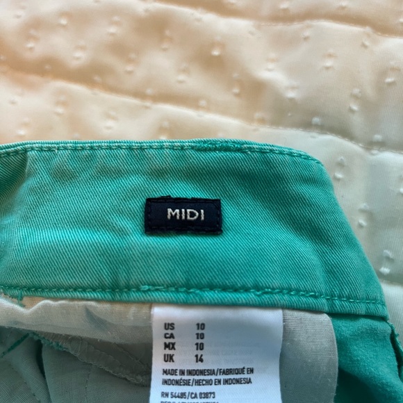 Pair of American Eagle shorts size 8 and 10 - Picture 4 of 4